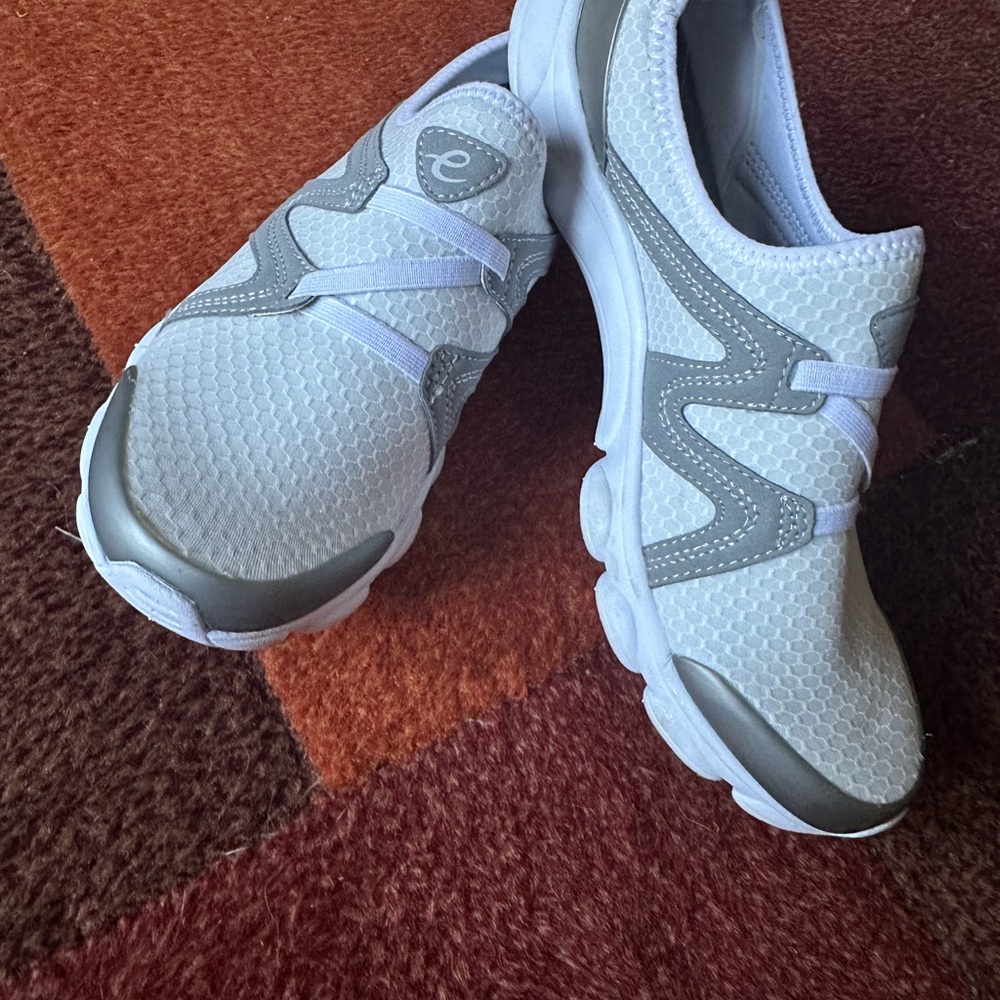 Easy Spirit White and Gray Women's Shoes, Lightly Worn.